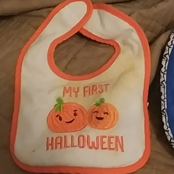 Bibs - Picture 3 of 16